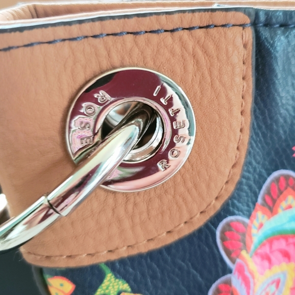 Rosetti floral crossbody travel bag - Picture 3 of 8